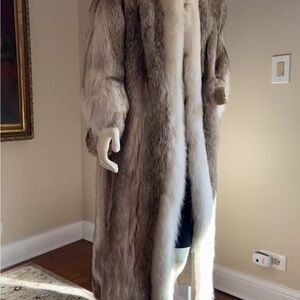 Luxurious coyote Fur Coat